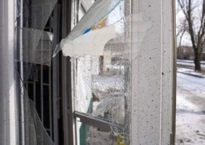 В Белгородской области обстреляли школу, в ДНР – здание администрации. Есть раненые