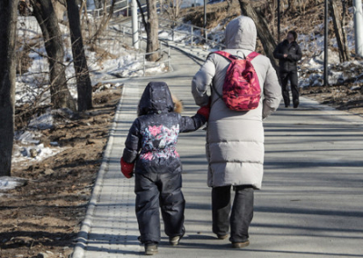 Киевский режим будет принудительно эвакуировать детей из зон активных боевых действий