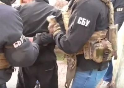 «Коллаборанты», «кроты ФСБ» и дедушкина футболка: на Украине продолжается террор гражданского населения