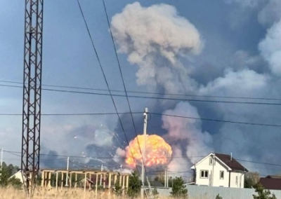 Взрыв на складе боеприпасов во Владимирской области. Российские КАБы стали бить точнее. Трамп готовит предложение — Горячая сводка 22 апреля 2025 г.