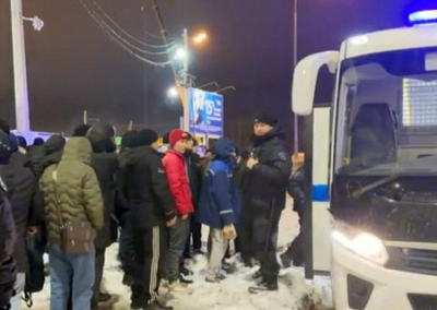 В Санкт-Петербурге более 50 мигрантов лишены трудовых патентов, 13 человек депортируют