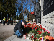 В Прибалтике граждане празднуют День Победы несмотря на все запреты