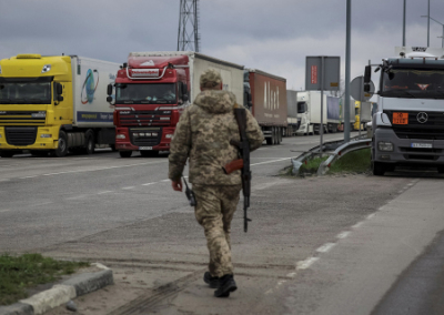 Киев направил ноту Польше из-за смертей водителей в очередях на границе