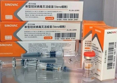 Первая партия вакцины Sinovac вылетела из Китая на Украину