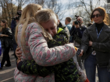 Украинские родители вывозят своих несовершеннолетних сыновей за границу