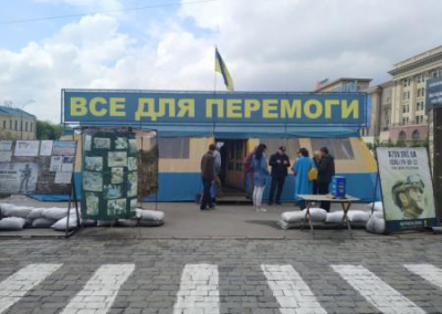 Снаряд прилетел в палатку АТОшников перед Харьковской ОГА