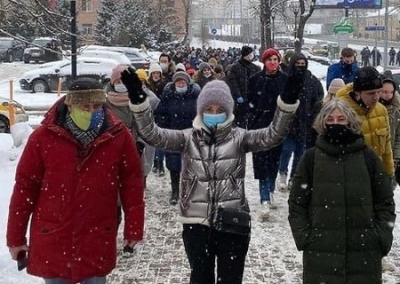 В Москве и Петербурге идут массовые задержания сторонников Навального, в числе задержанных — жена оппозиционера