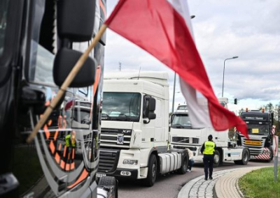 Варшава призывает Киев выполнить требование польских перевозчиков