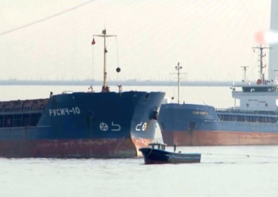 Турция не пропускает десятки танкеров в проливах Босфор и Дарданеллы