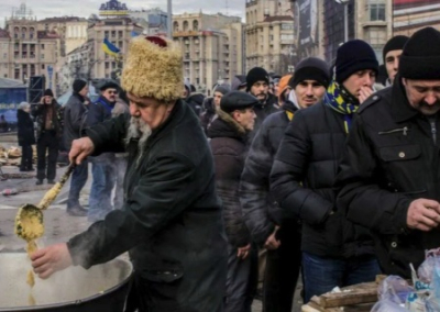 Согласны на миску комбикорма, лишь бы война продлилась: Зеленский целенаправленно уничтожает украинцев под лагерь для мигрантов