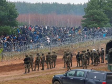 Украине приготовиться. Европа пытается свалить на Киев проблему мигрантов на  белорусско-польской границе