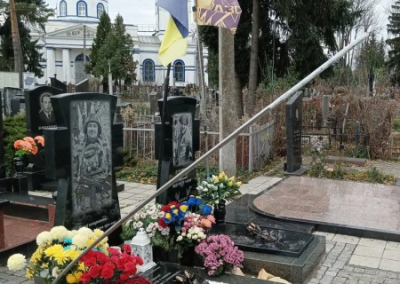 От плясок до срывания флагов. Захоронения ВСУшников перестали обладать ореолом сакральности