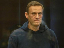 Навальный вновь объявил себя верующим