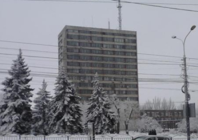 В самое высокое здание Мариуполя обещали поселить людей, лишившихся жилья — но этого не произошло