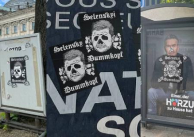 Берлин заполонили плакаты и наклейки с Зеленским с шевронами дивизии СС «Мёртвая голова»