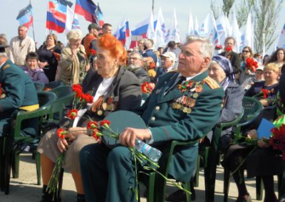 В Донбассе почтили память воинов, павших в боях за Саур-Могилу