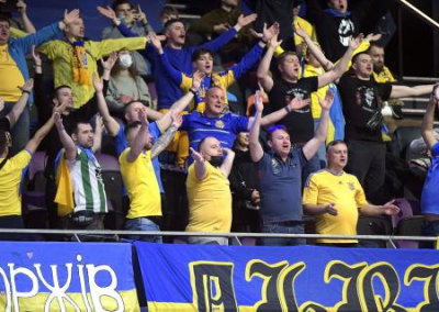 УЕФА расследует поведение украинских фанатов во время матча Россия—Украина на ЧЕ по футзалу