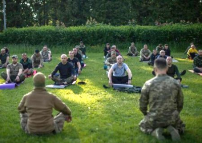 Бойцам теробороны перед боем советуют медитировать