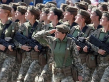 Минобороны Украины внедрением гендерного равенства в ВСУ подготавливает общество к женской мобилизации