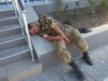 Бомжоруженные силы Украины. В бой идут одни алкаши!