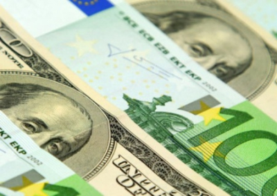 Из-за роста спроса населения на валюту украинские банки нарастили завоз доллара и евро
