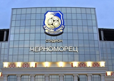 Дерусификаторы в Одессе показали знание родного языка при смене вывески на стадионе «Черноморец»