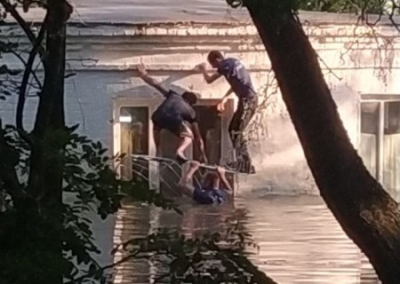 Уровень воды в Новой Каховке поднялся почти до 11 метров после прорыва ГЭС. Полностью затопило три населённых пункта