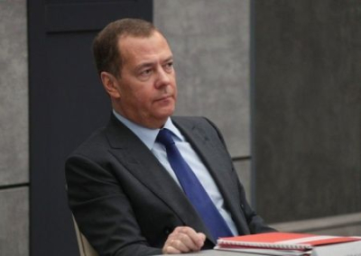 Медведев обвинил Госдеп США в цинизме и моральной деградации
