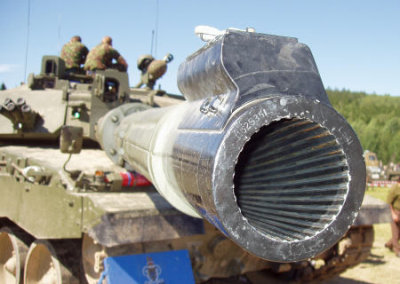 Британцы поставят Украине снаряды к танкам Challenger 2 и более 70 единиц военной техники