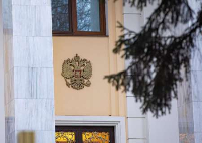 Румыния высылает более 50 сотрудников посольства России