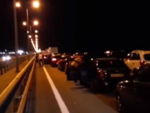 Крымский мост закрыла огромная пробка. Искали бомбу?