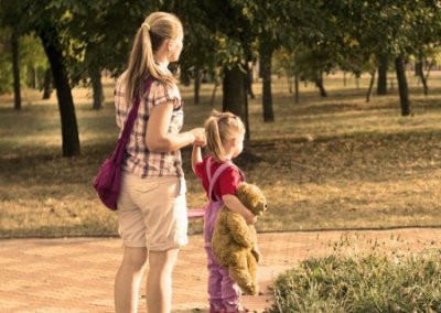 Доля неполных семей в России выросла за 10 лет почти в 2 раза. 30% детей воспитываются одним родителем