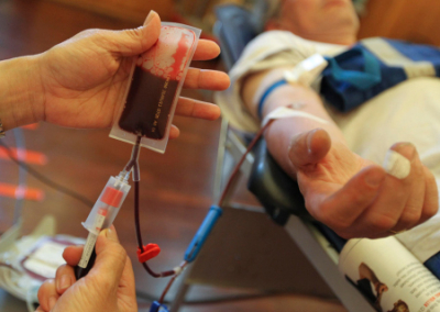 Из-за нехватки доноров донецких медиков заставляют сдавать кровь