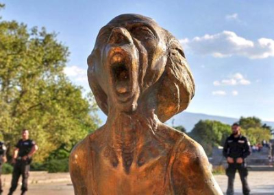 В Болгарии установили скульптуру «Крик украинской матери»