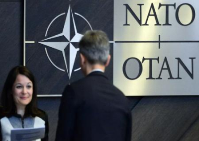 Украина-НАТО: Зеленский проиграл очередной бой — со шлагбаумом
